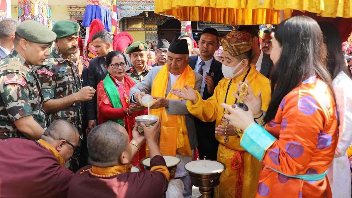 राष्ट्रपतिपौडेलद्वारा बौद्धस्थित ल्हाखाङ गुम्बामा पूजा, आराधना