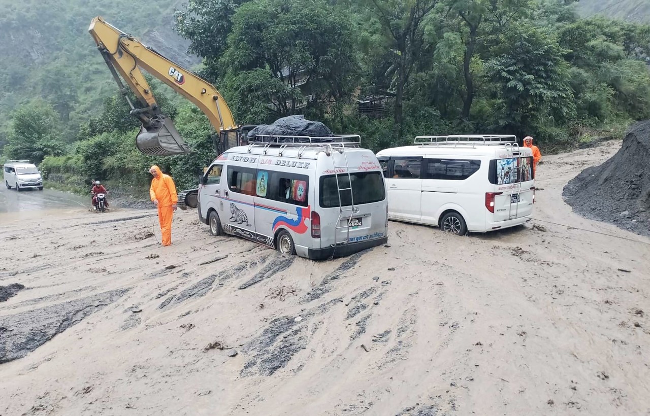 बीपी राजमार्गमा साँझ ६:३० देखि बिहान ५ बजेसम्म सवारी चलाउन रोक