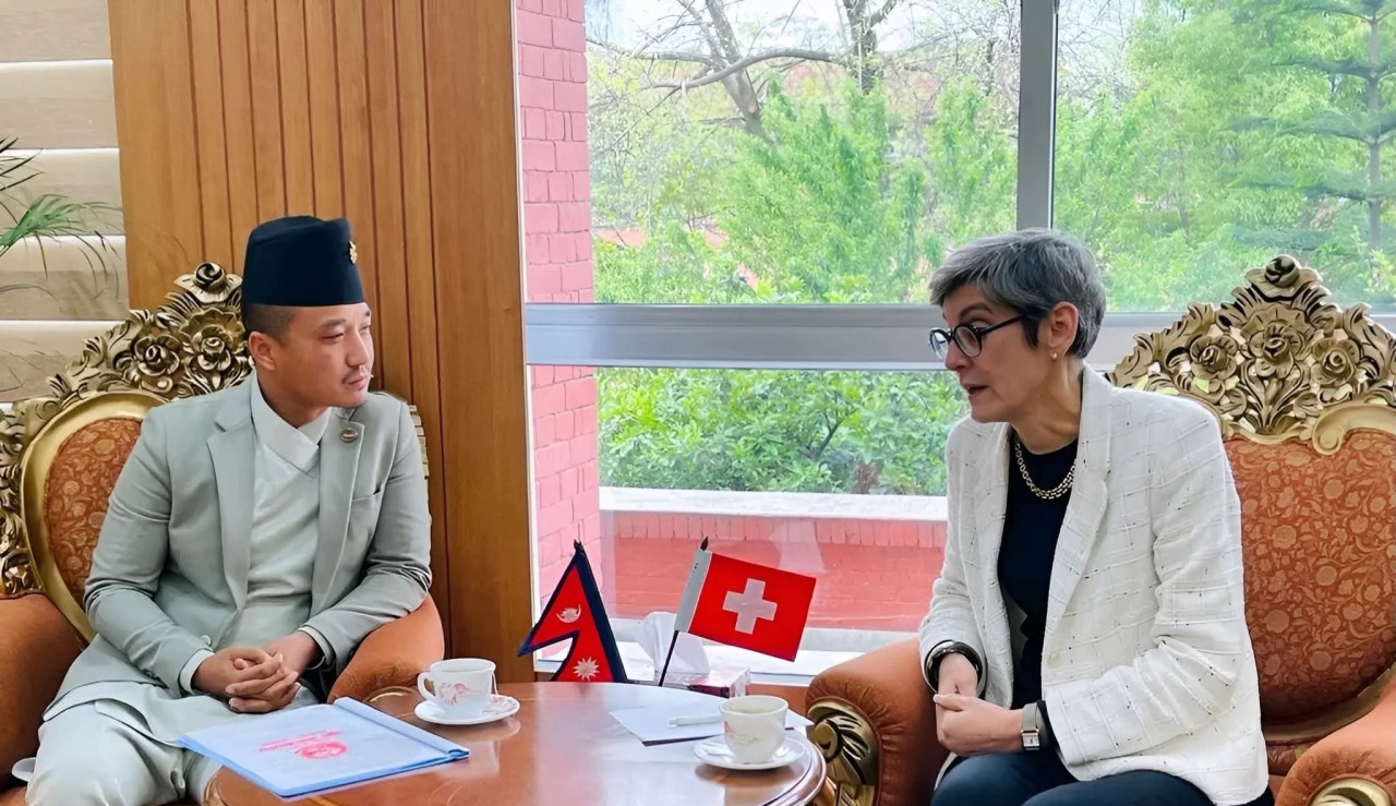 गृहमन्त्री गुरुङसँग स्वीस राजदूतको शिष्टाचार भेटघाट