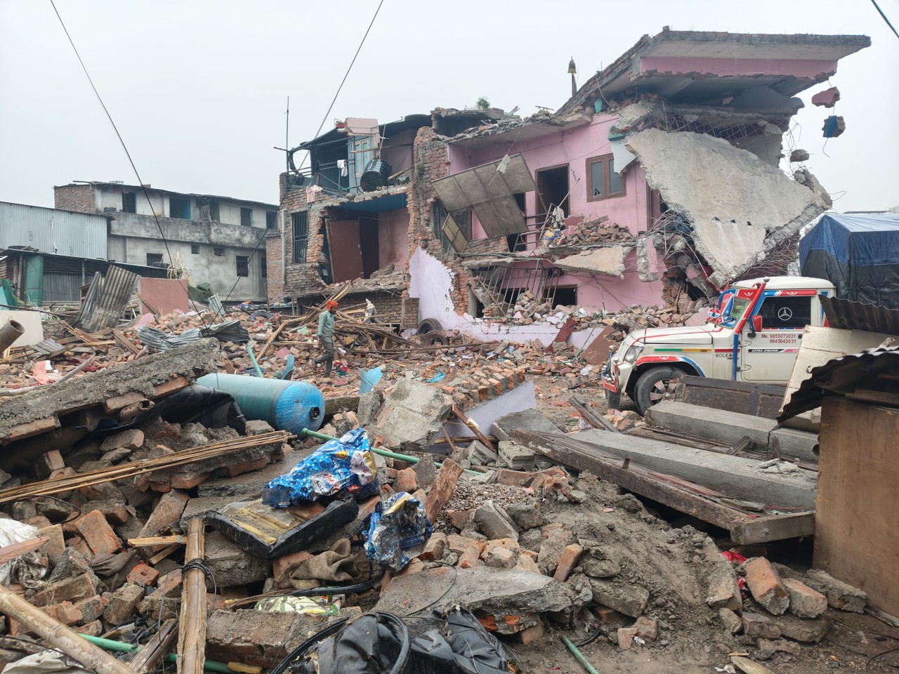 भोलि साँझसम्म काठमाडौंको सम्पूर्ण अतिक्रमित जग्गामा बनाइएका घरटहरा खाली गर्न आग्रह