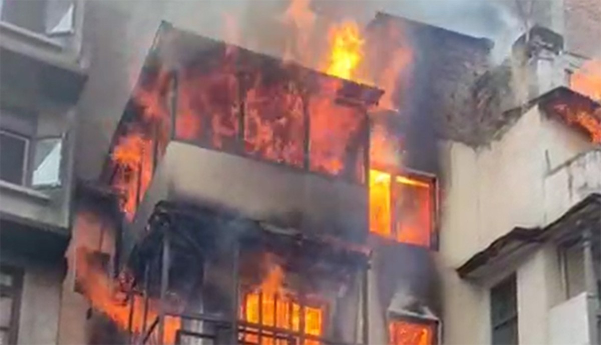 ग्यास चुहिएर काठमाडौंको मखनटोलमा आगलागी, एक जनाको मृत्यु