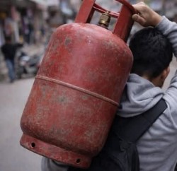 शुक्रबारदेखि ग्यास आधा सिलिन्डर वितरण गरिने