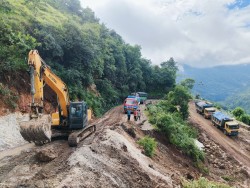 ललितपुरको दक्षिणी भेग सडक, विद्युत् र सञ्चार सम्पर्कविहीन