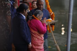 प्रधानमन्त्रीद्वारा छठी माताको पूजा आराधना