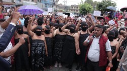 सहकारी पीडितको अर्धनग्न प्रदर्शन