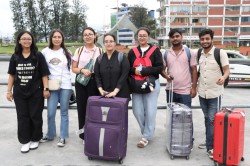 बङ्गलादेशबाट काठमाडौं फर्किए नेपाली विद्यार्थी