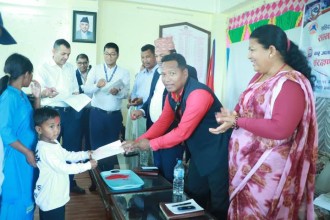 लोकतन्त्र दिवसको अवसरमा मरिणले गर्याे छात्रवृत्ति र प्रोत्साहन भत्ता वितरण