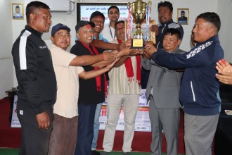 कर्मचारी खेलाडीहरूलाई प्रमाणपत्र प्रदान