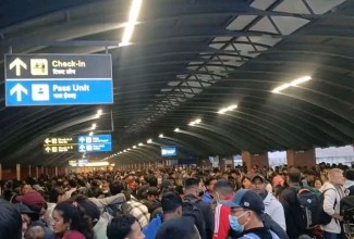 विमानस्थलमा अलपत्र परेकालाई खान र बस्नको व्यवस्था