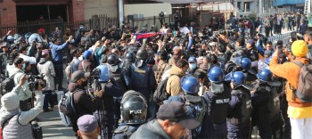 माइतीघर मण्डलामा प्रदर्शनरत आठ जना प्रहरी नियन्त्रणमा