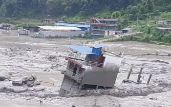 मेलम्ची बाढिपीडितले तीन महिनादेखि पाएका छैनन् अनुदानबापतको रकम