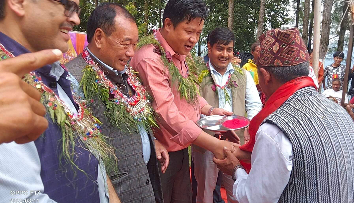 नुवाकोटमा कांग्रेस, एमाले, राप्रपा परित्याग गरी ५० जनाभन्दा बढी माओवादीमा प्रवेश