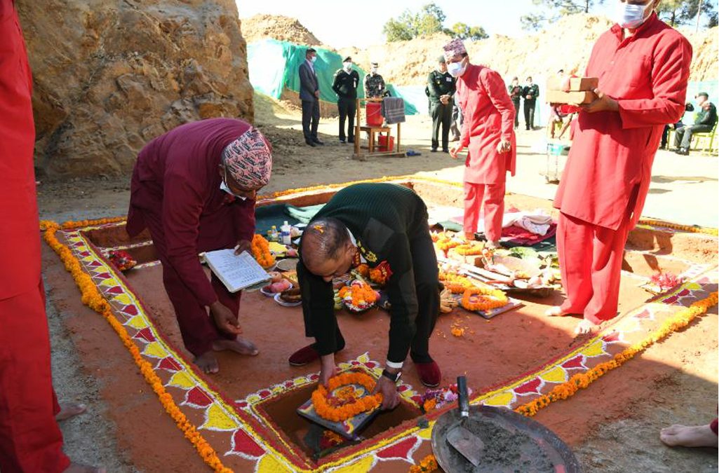 प्रधानसेनापतिद्वारा भवन शिलान्यास