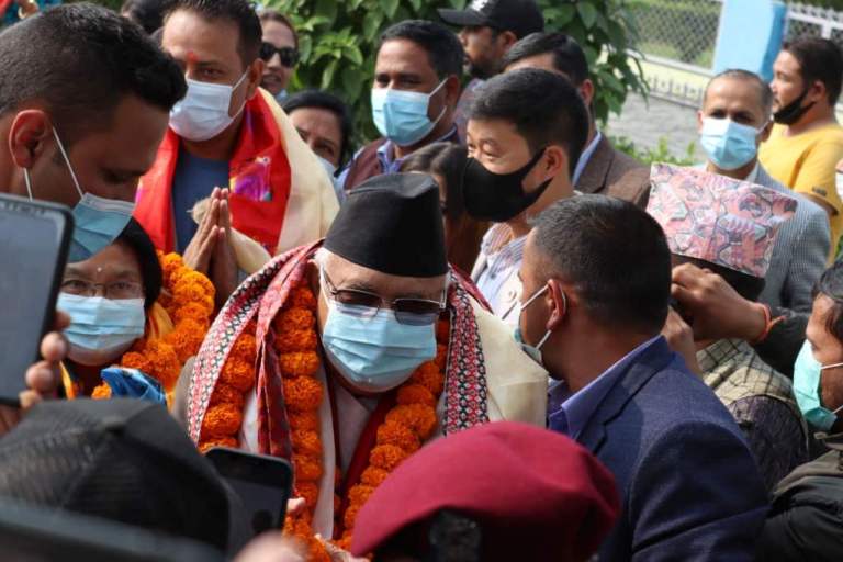 महाधिवेशनमा सहभागी हुन ओली चितवनमा