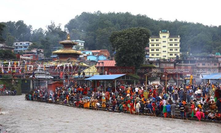 पितृ पक्ष (सोह्र श्राद्ध) सुरु, गोकर्णेश्वरमा श्राद्ध गर्नेको भीड