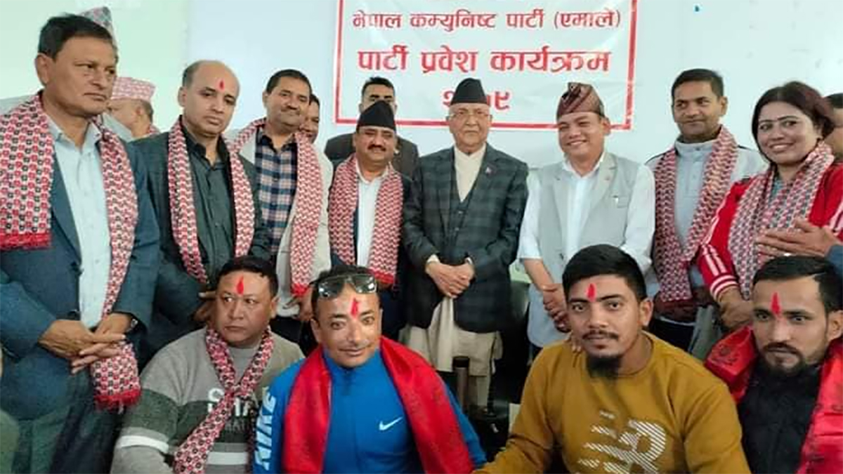 नुवाकोटबाट एकीकृत समाजवादी प्रदेश कमिटी सदस्य लामिछाने एमाले प्रवेश