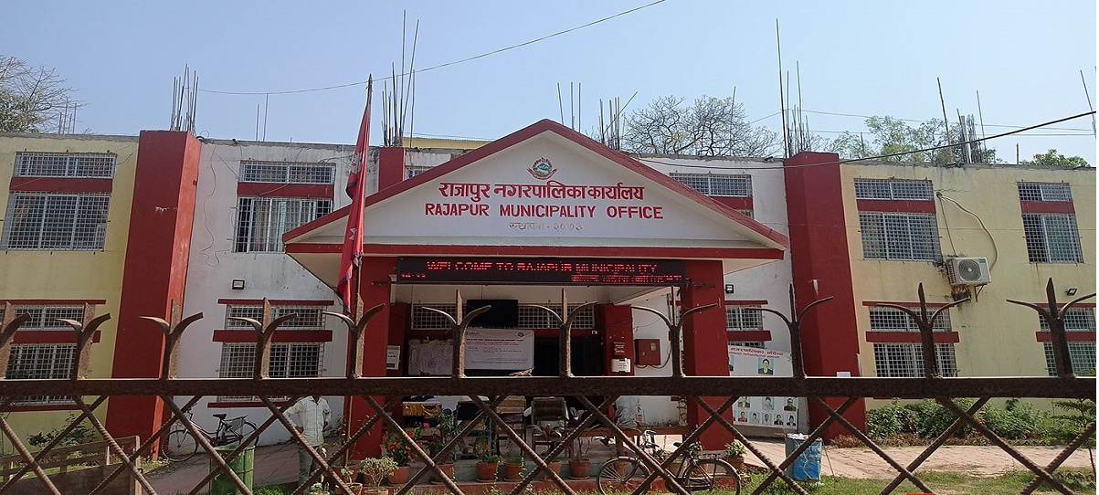 मेयरसहित माओवादी केन्द्रका ५ सय जना कार्यकर्ताद्वारा सामुहिक राजीनामा