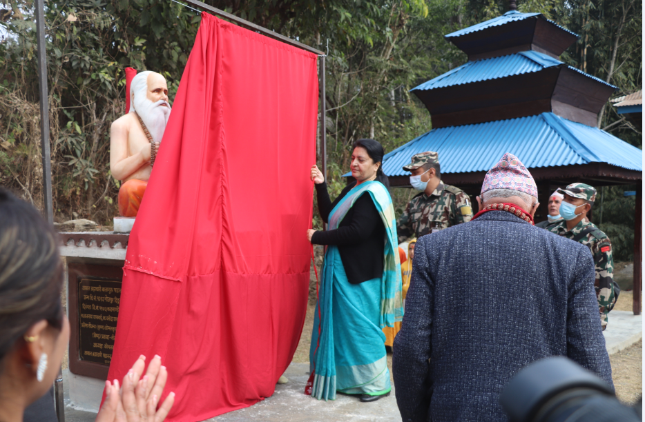 राष्ट्रपतिद्वारा षडानन्द र योगमायाको सालिक अनावरण